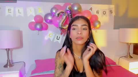 Snapshot of laura_aristizabal_19 chatting on 06.24.26 Laura online show from 06.24.26