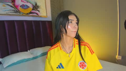 Snapshot of laura_aristizabal_19 chatting on 06.27.26 Laura online show from 06.27.26