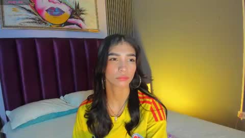 Snapshot of laura_aristizabal_19 chatting on 06.27.26 Laura online show from 06.27.26