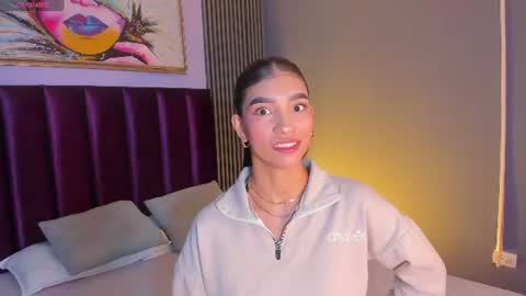 Snapshot of laura_aristizabal_19 chatting on 07.22.26 Laura online show from 07.22.26
