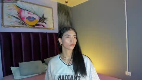 Snapshot of laura_aristizabal_19 chatting on 07.23.26 Laura online show from 07.23.26