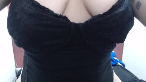  Laura  online show from 11.30.25