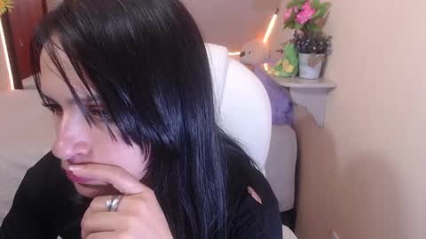 Laura Pink    online show from 12.10.24