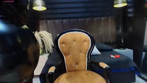 Laura wallets online show from 02.26.26