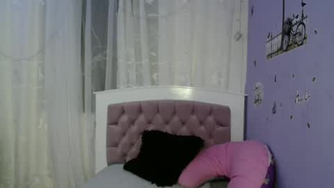 lauracb          online show from 01.12.25