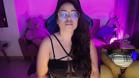 Snapshot of laurahawkes chatting on 03.01.25 laura online show from 03.01.25