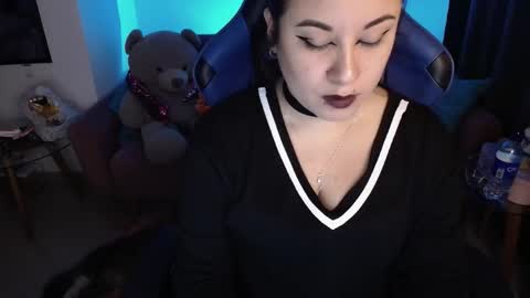 Snapshot of laurahawkes chatting on 11.15.25 laura online show from 11.15.25