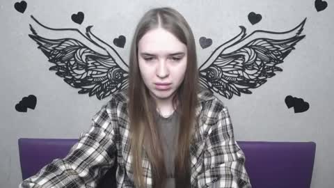 LauraHlot online show from 04.22.26