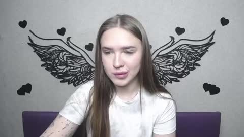 LauraHlot online show from 04.24.26