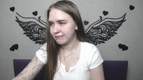 LauraHlot online show from 04.26.26