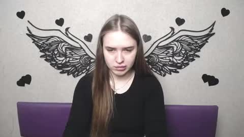 LauraHlot online show from 04.28.26