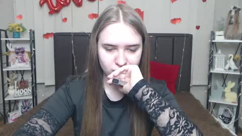 LauraHlot online show from 04.30.26