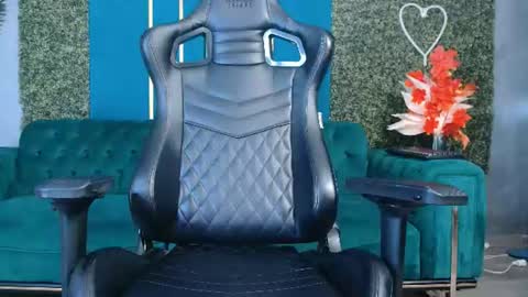Snapshot of laurainemisti chatting on 07.17.26 laura online show from 07.17.26