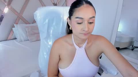 laura  online show from 11.06.25