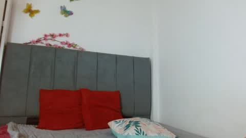 Laura online show from 04.08.26