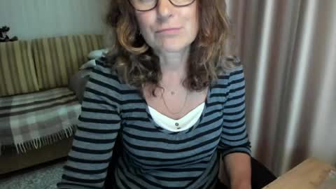 Lauraoven1 online show from 07.06.26