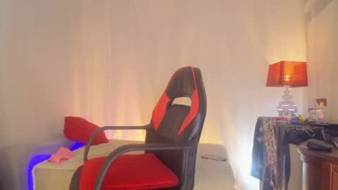 Laura Sofia online show from 06.25.26