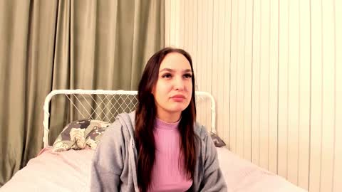 Snapshot of laurencerebillard chatting on 11.18.25 Victoria online show from 11.18.25