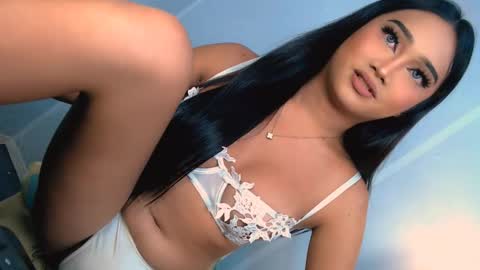 Snapshot of laurenfox16 chatting on 11.11.25 chloe3 online show from 11.11.25