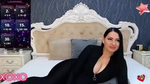 Snapshot of laurenjenssen chatting on 12.20.24 Laura online show from 12.20.24