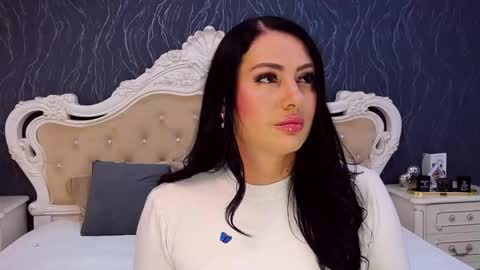 Snapshot of laurenjenssen chatting on 11.04.25 Laura online show from 11.04.25