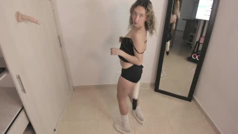 laurenn_111 online show from 06.06.26