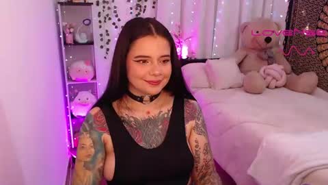 Snapshot of laurensmiith chatting on 08.05.26 . online show from 08.05.26