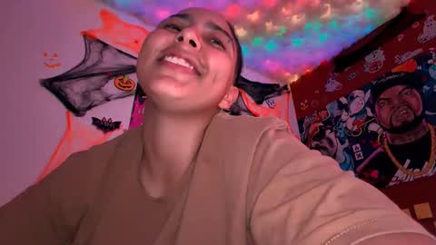 Snapshot of laurent0502 chatting on 11.01.25 Laurent online show from 11.01.25