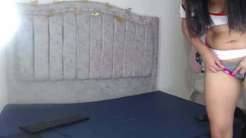 Snapshot of lauri_thx chatting on 01.06.26 lauri_thx online show from 01.06.26