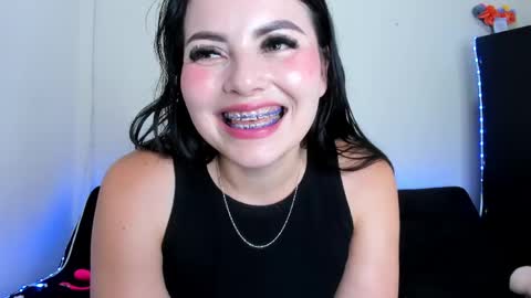 LauryJonson  online show from 05.22.26