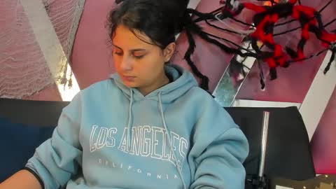 Snapshot of laurynjeffers chatting on 10.30.25 LaurynJeffers online show from 10.30.25