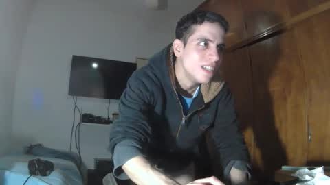 Snapshot of lauti_twink chatting on 05.27.26 Lautaro online show from 05.27.26