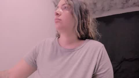 Lauu G online show from 11.04.25