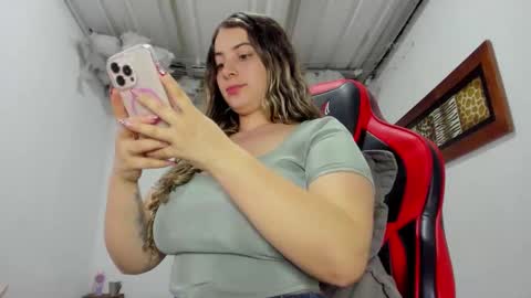 Lauu G online show from 12.22.25