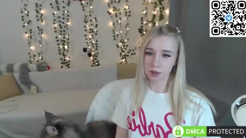 Snapshot of lavinell chatting on 01.24.25 Mia online show from 01.24.25