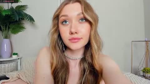 Snapshot of laviniahoutz chatting on 06.25.26 Jane online show from 06.25.26