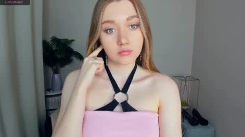 Snapshot of laviniahoutz chatting on 06.27.26 Jane online show from 06.27.26