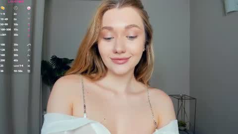 Snapshot of laviniahoutz chatting on 07.07.26 Jane online show from 07.07.26
