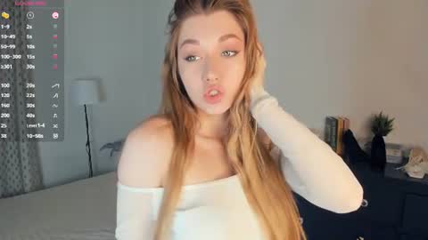 Snapshot of laviniahoutz chatting on 07.15.26 Jane online show from 07.15.26