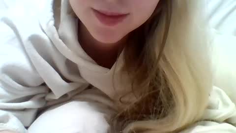 Snapshot of layannalea chatting on 12.12.24 layannalea online show from 12.12.24