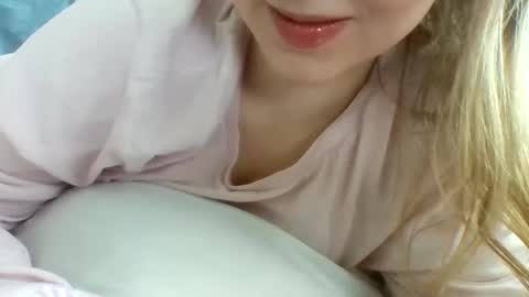 Snapshot of layannalea chatting on 02.27.25 layannalea online show from 02.27.25