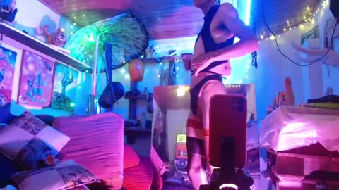 Snapshot of laye19 chatting on 12.11.24 Laye19 online show from 12.11.24