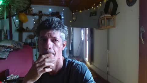 Snapshot of laye19 chatting on 12.30.24 Laye19 online show from 12.30.24