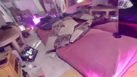 Snapshot of laye19 chatting on 01.26.25 Laye19 online show from 01.26.25