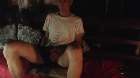 Snapshot of laye19 chatting on 11.08.25 Laye19 online show from 11.08.25