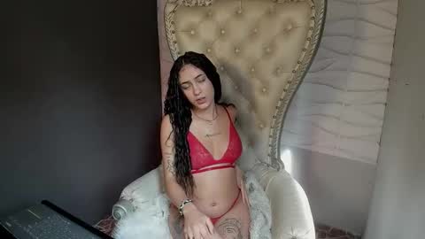 Layla online show from 02.04.26