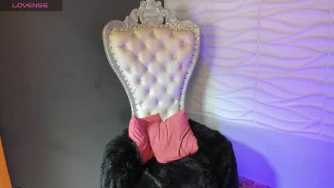 Layla online show from 04.15.26