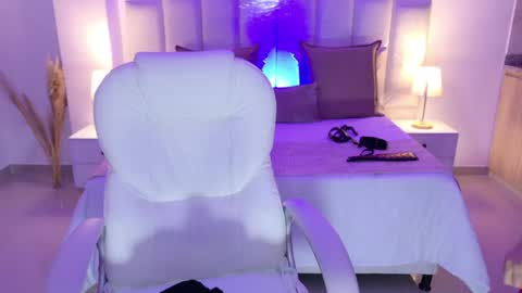 Layla Breezee online show from 04.15.26