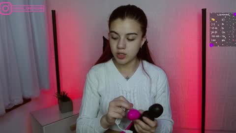 Snapshot of layla_castilloo chatting on 12.30.24 Layla online show from 12.30.24
