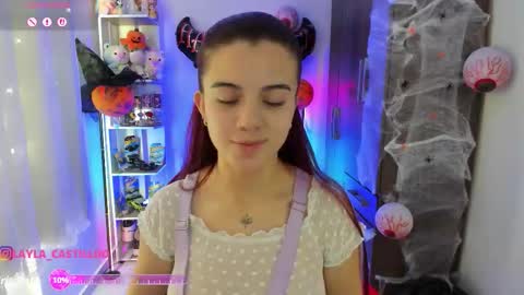 Snapshot of layla_castilloo chatting on 10.22.25 Layla online show from 10.22.25